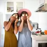 Bọc răng sứ: Cách chăm sóc và tránh bị đau khi uống nước lạnh